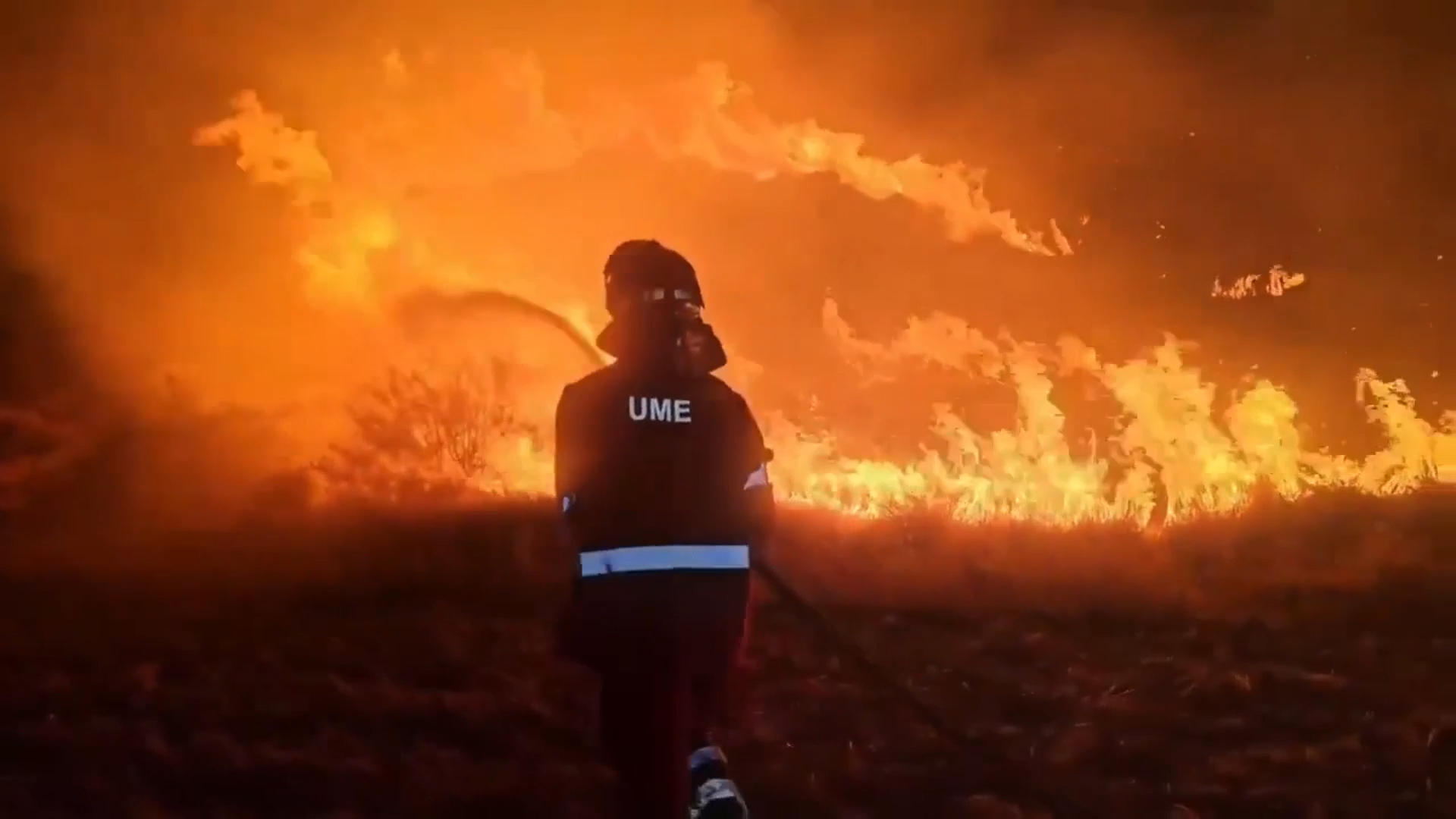 Spanish Firefighters Battle Intense Wildfires In Huesca And Huelva Through The Night episode artwork