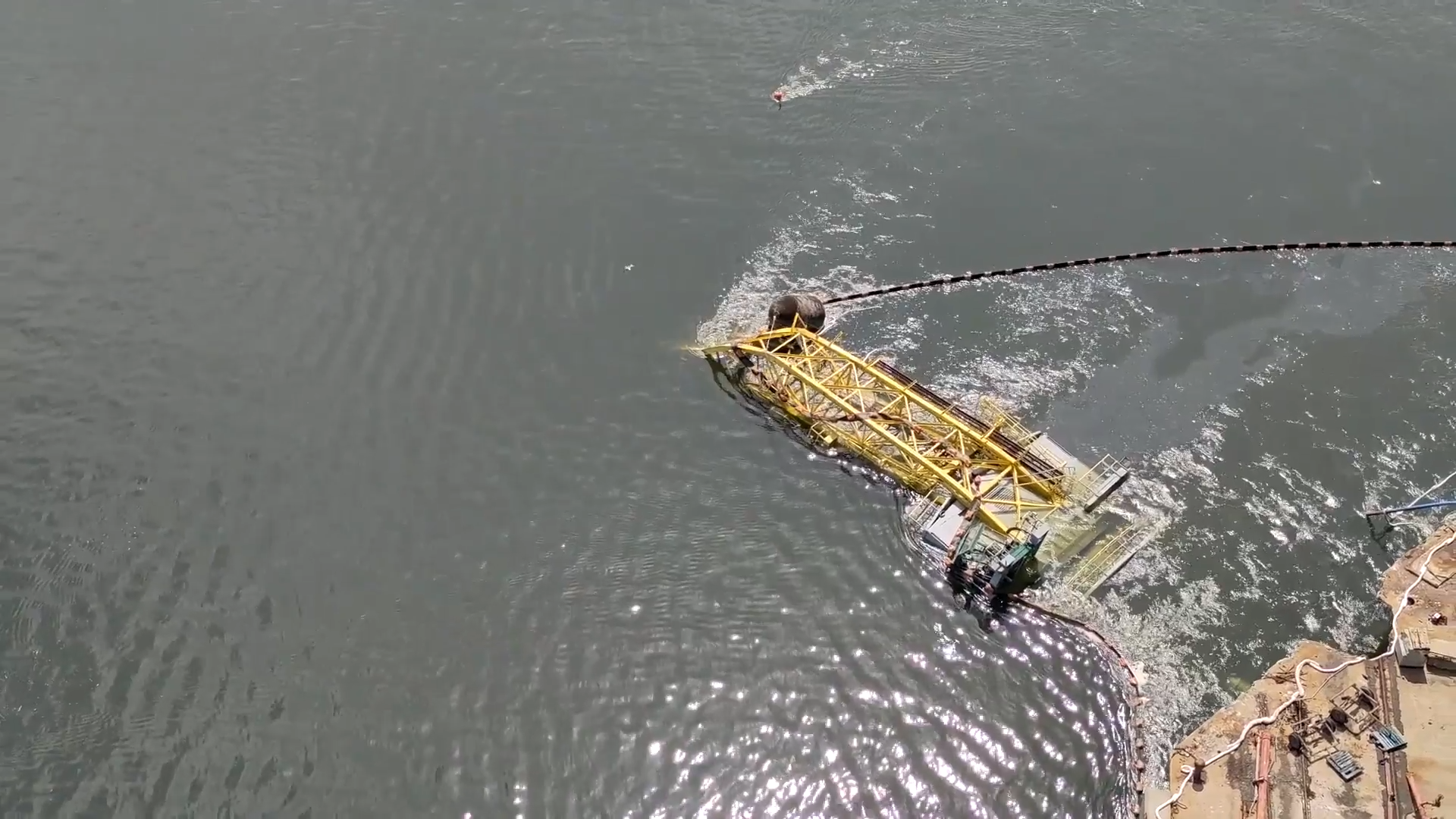 Huge Shipyard Crane Collapses Into South Carolina River episode artwork