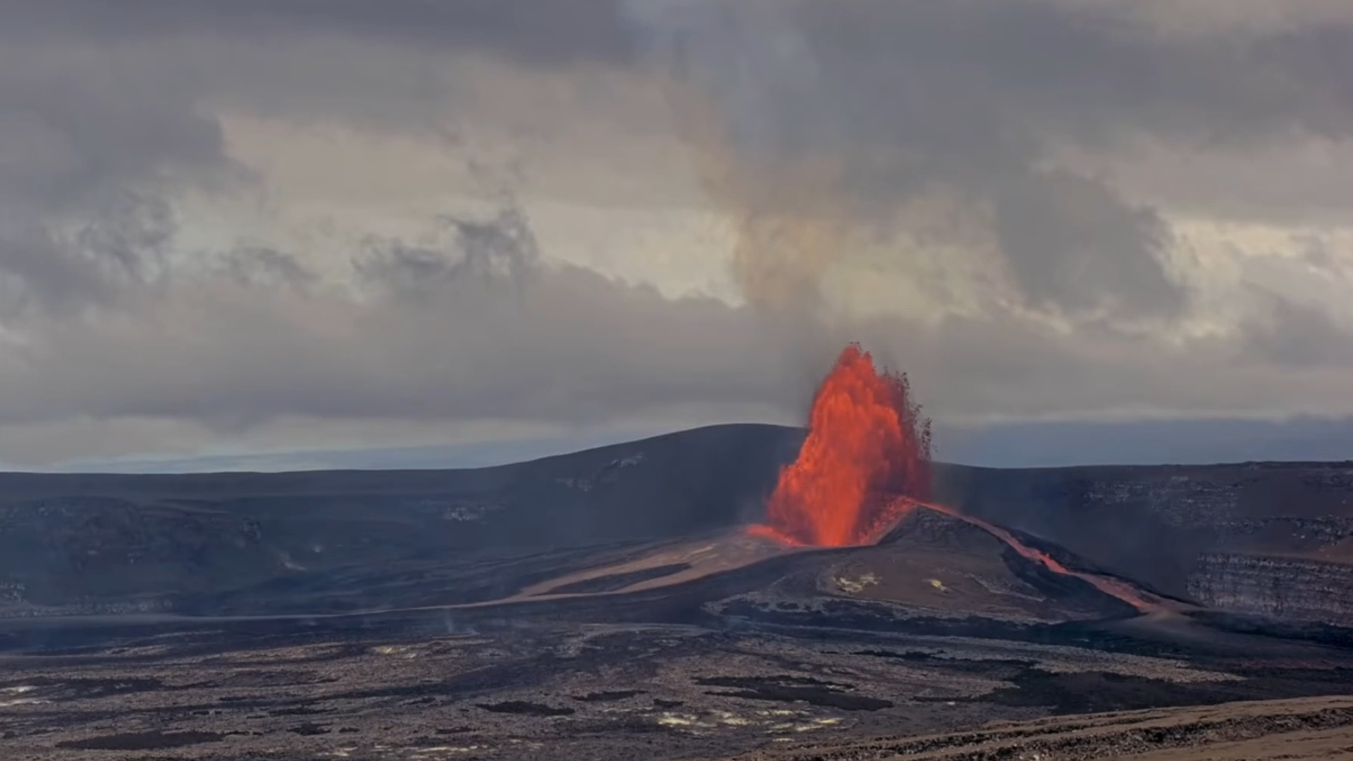 Kilauea Volcano Sends Massive Plume 5,000 Meters Above Sea Level In Hawaii episode artwork