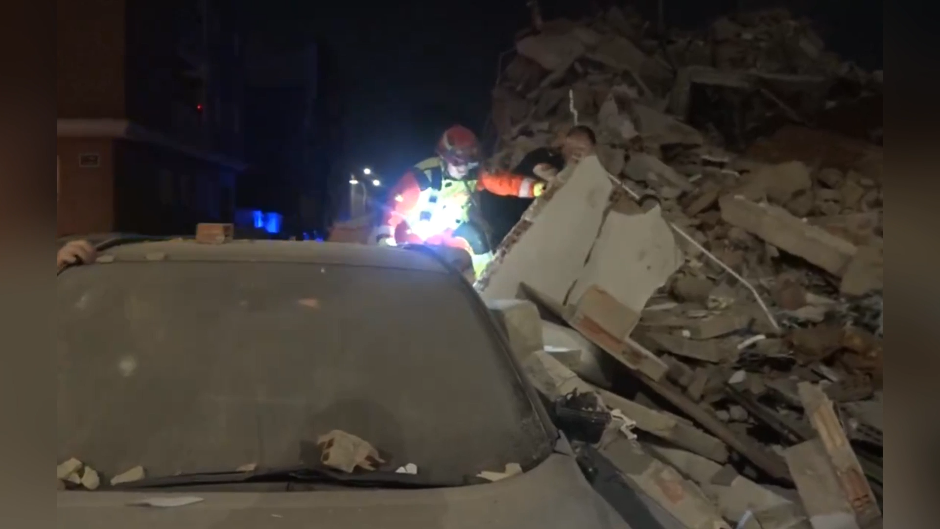Three Story Building Collapses Minutes After Emergency Evacuation In Spain episode artwork