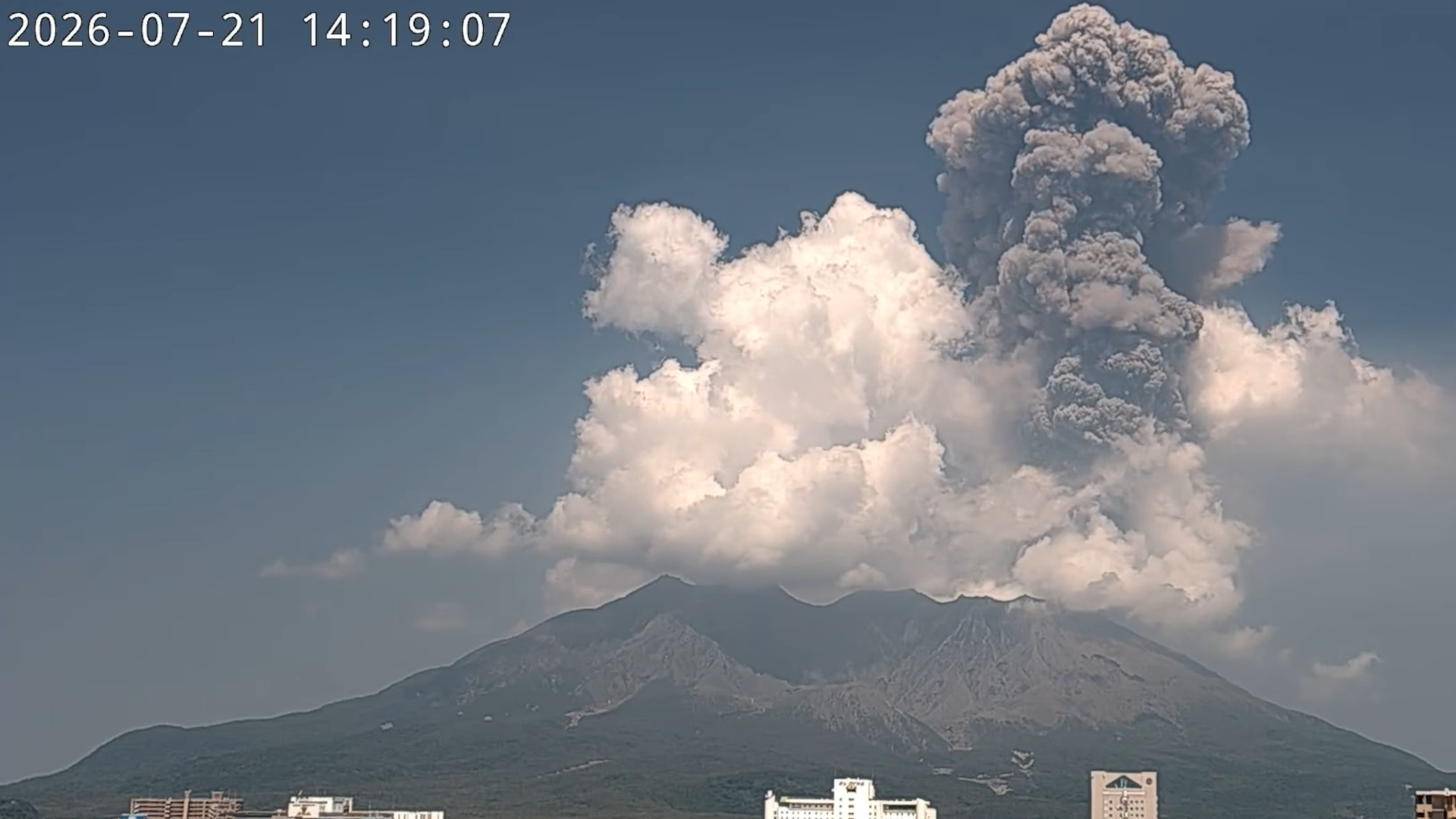 Sakurajima Volcano Sends Massive Ash Plume 3000 Meters Into Sky