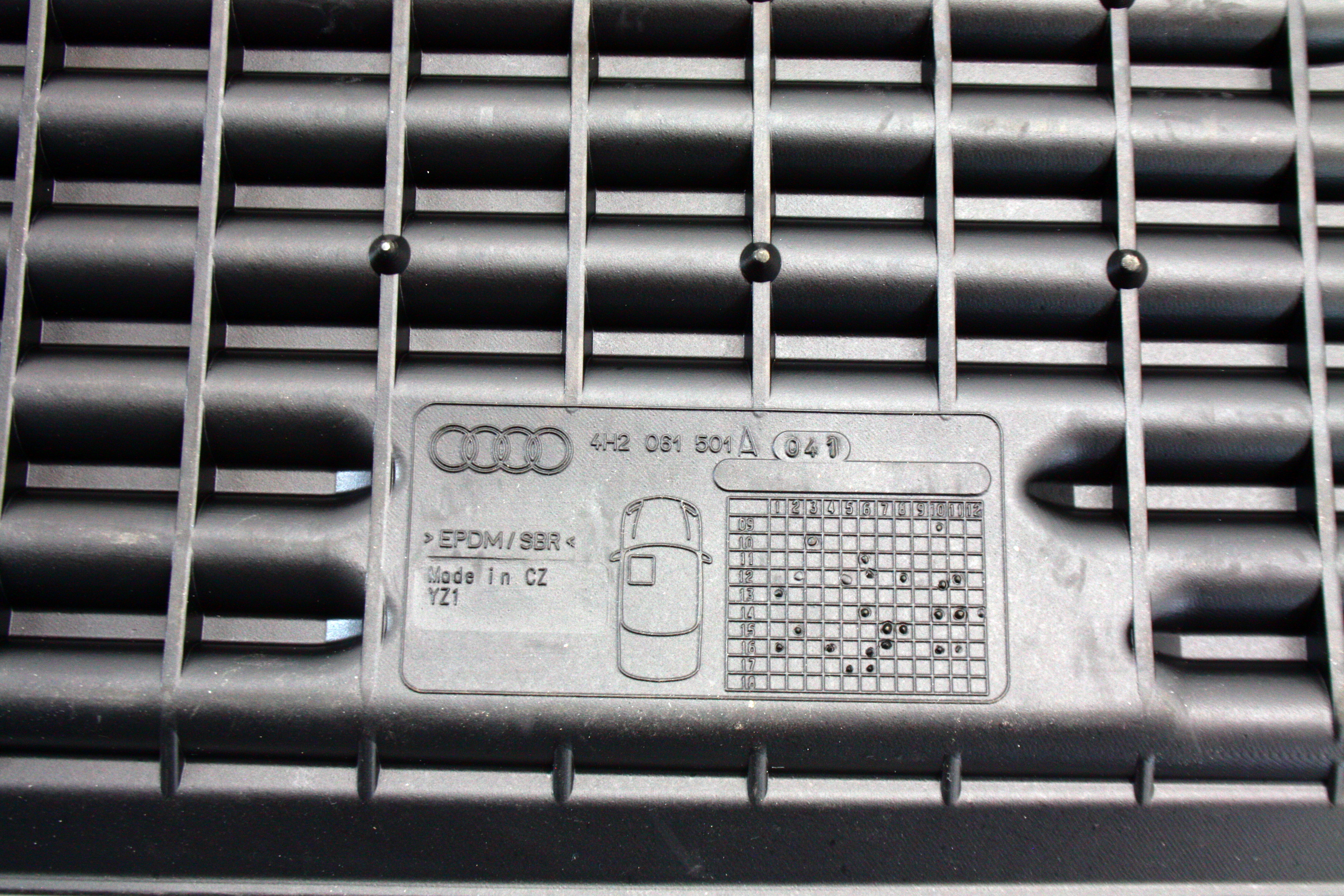 Complete Set of Rubber Floor Mats Audi A8 4H2061501A - Image 3