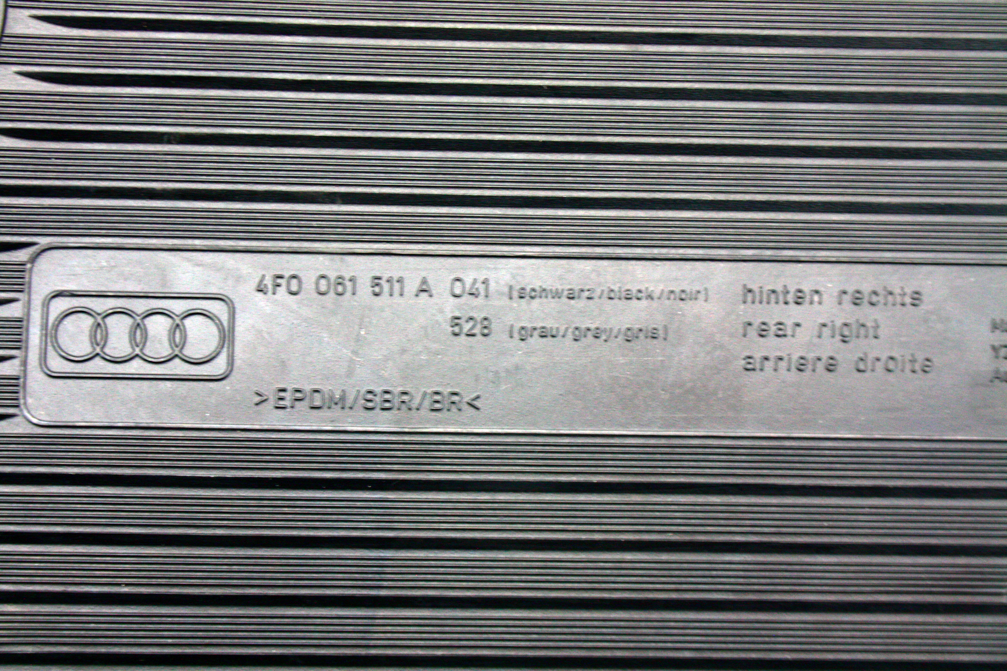 Complete Set of Rubber Floor Mats Audi A6 4F0061511A - Image 8