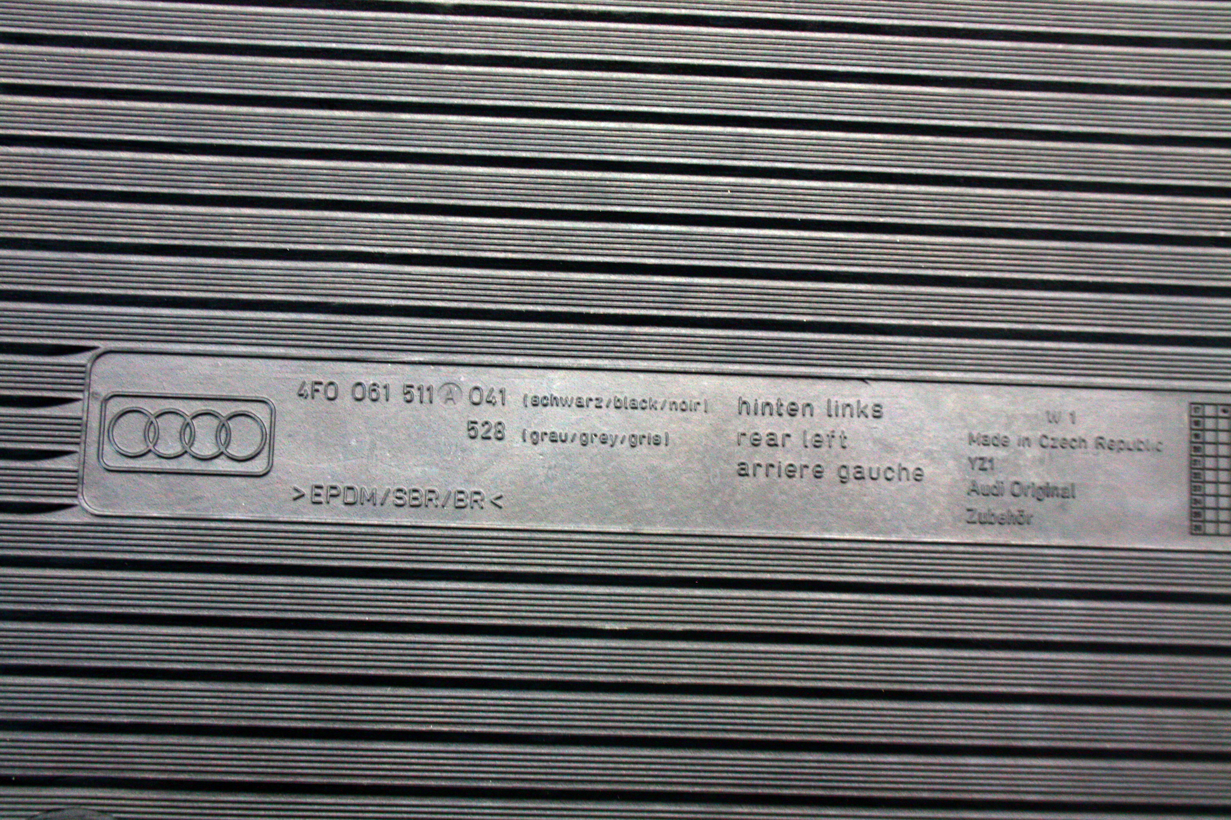 Complete Set of Rubber Floor Mats Audi A6 4F0061511A - Image 9