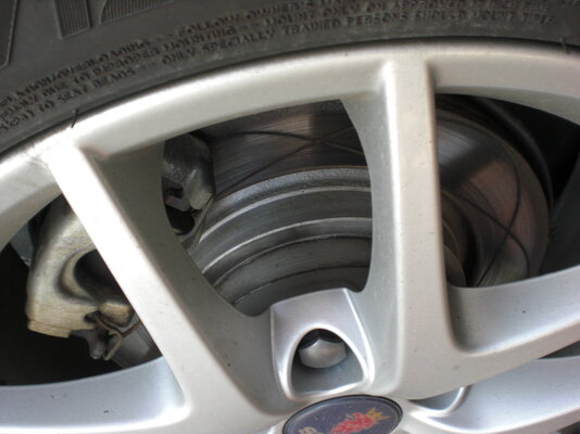 Aero Spurplatten montiert hinten.JPG