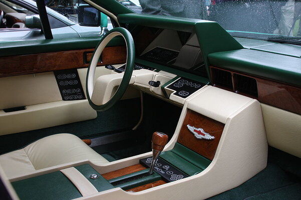 800px-AstonMartinLagonda-interior.jpg
