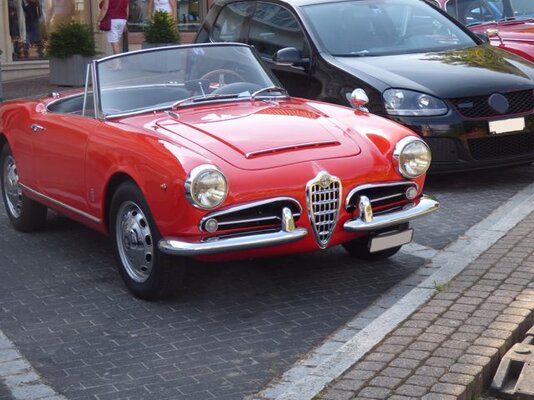 AR_Giulia Spider 1600 Veloce-02.jpg