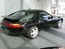 928_gts_schwarz_hinten.jpg