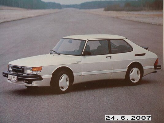 1.a.SAAB.Werksfoto.900tu16S-Aero.M83.Body156G-Pearlwhite.Trim_LeatherColoradoRed.1.jpg