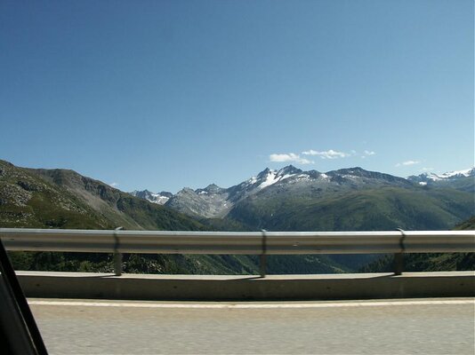 1.1.1.i.AbfahrtGrimsel,SichtRichtungItalien.jpg