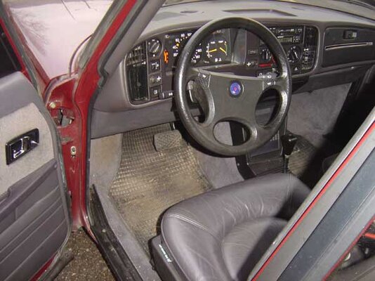 SAAB900i16.4d.M90.Body213B_BordeauxRed.Trim_LeatherBuffalo.c.jpg