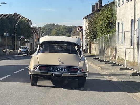 Citroen DS.JPG