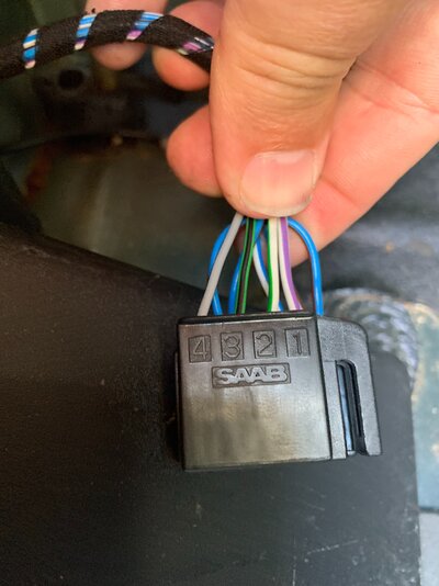 stecker kofferraum Seite 1.jpg