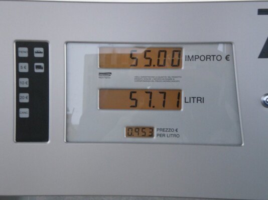 2008_tanken in livigno.jpg