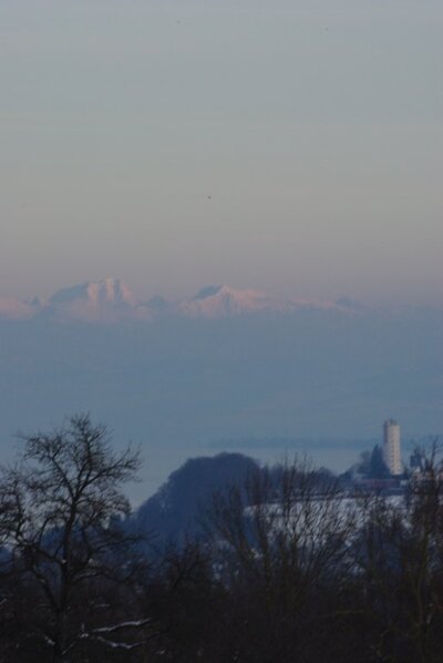 Wasserturm_vor_Alpen.jpg