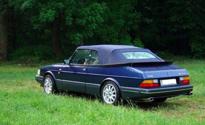 Saab 900 Cabrio Doppelauspuff.jpg