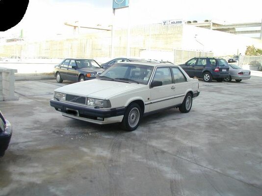 Volvo 780 weiss 1991 90Tkm 1.jpg