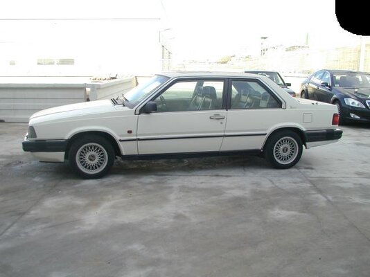 Volvo 780 weiss 1991 90Tkm 4.jpg