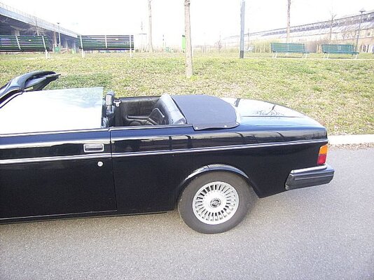 Volvo 240 cabrio schw 3.jpg