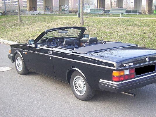 Volvo 240 cabrio schw 6.jpg