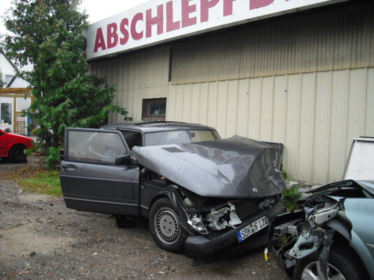 Saab 900 Unfall 018.jpg