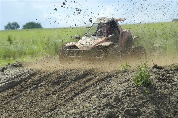 KTM-Buggy im Dreck kl.jpg