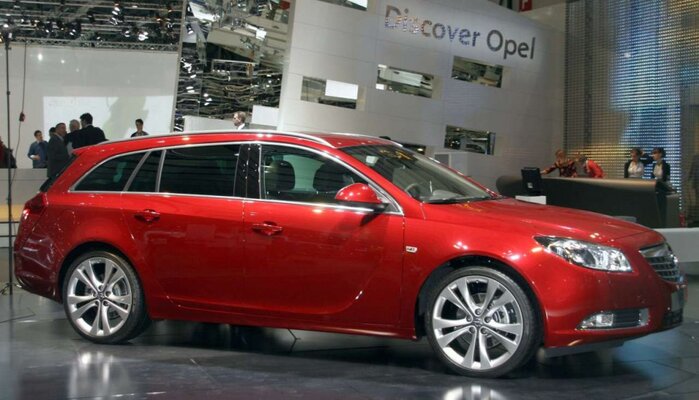 Opel_Insignia_Sports_Tourer_1.jpg