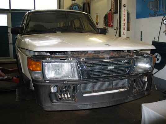 SAAB 900 Front.jpg