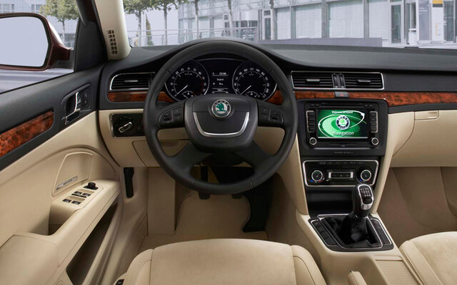 112_0805_08z%2B2009_skoda_superb%2Binterior_view.jpg