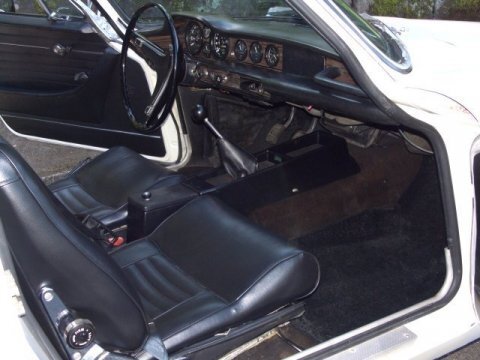 1971_Volvo_P1800_E_Coupe_Interior_1.jpg