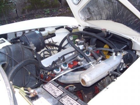 1971_Volvo_P1800_E_Coupe_Fuel_Injected_Engine_1.jpg