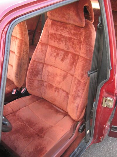 900_Sedan_1981_Fahrersitz.jpg