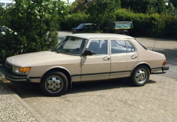 Saab 900 Seite.jpg