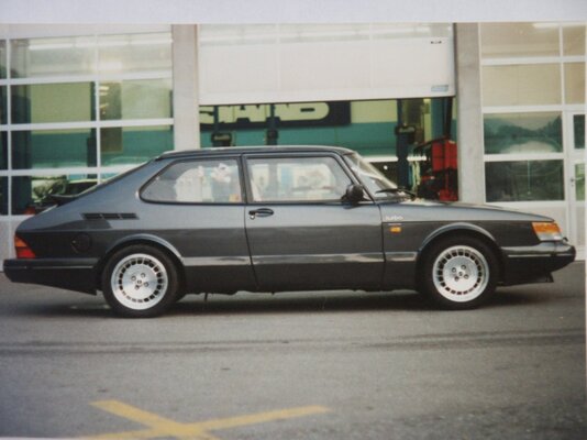 Saab901CC.tu16S-Aero-Swiss-Edition.CH90.Body158B-EdwardianGrey.Trim.E33-BuffaloGrey-Leather-Cont.jpg