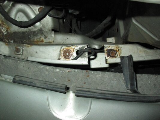 Halter_sccheinwerferwischermotor.jpg Halter_sccheinwerferwischermotor.jpg