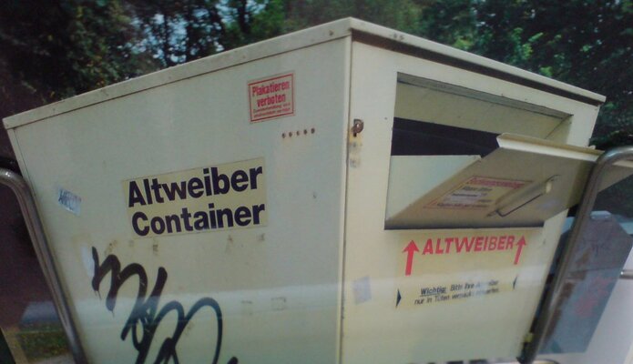 Altweibercontainer.jpg