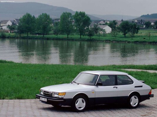 Saab-900_Turbo_16S_1984_800x600_wallpaper_01.jpg