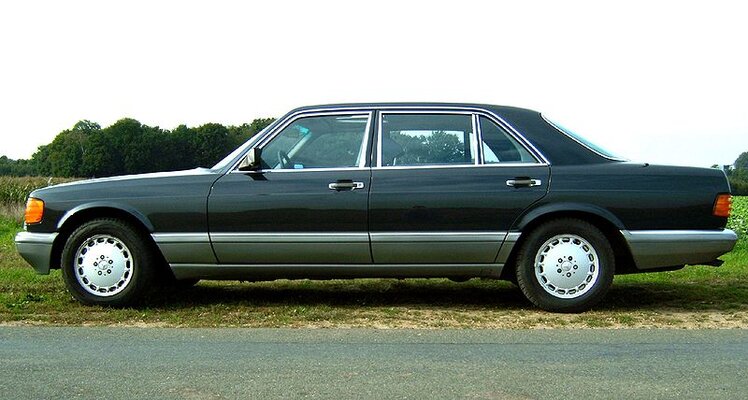 800px-Mercedes_W126_500SEL_Seite_1.jpg