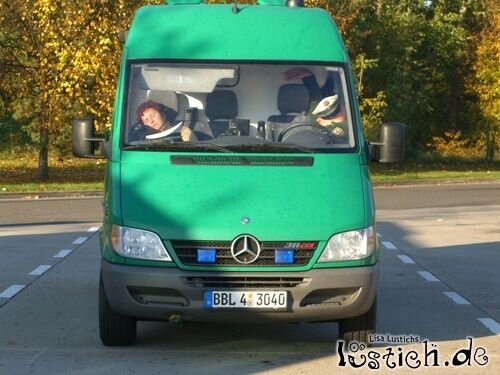 12925-polizei-im-dienst.jpg