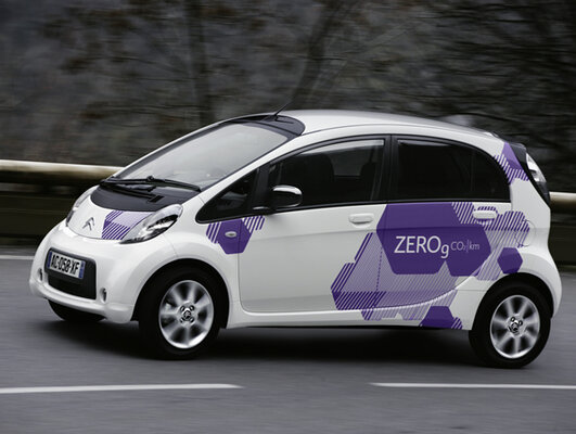 Citroen-C-Zero-2010-Elektroauto-Serienmodell.jpg