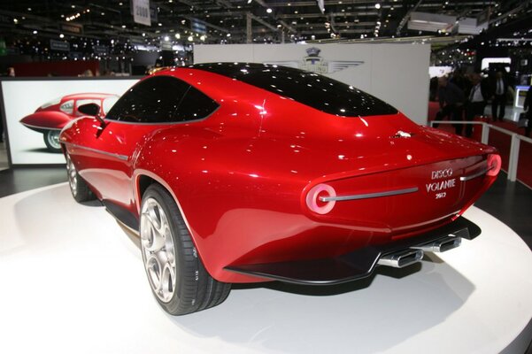 alfa-romeo-disco-volante-salone-ginevra-2012_2.jpg