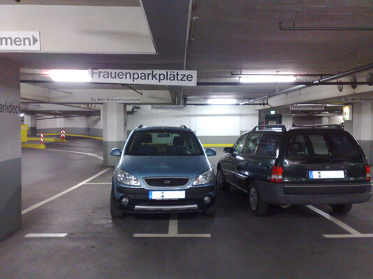 frauenparkplatz.jpg