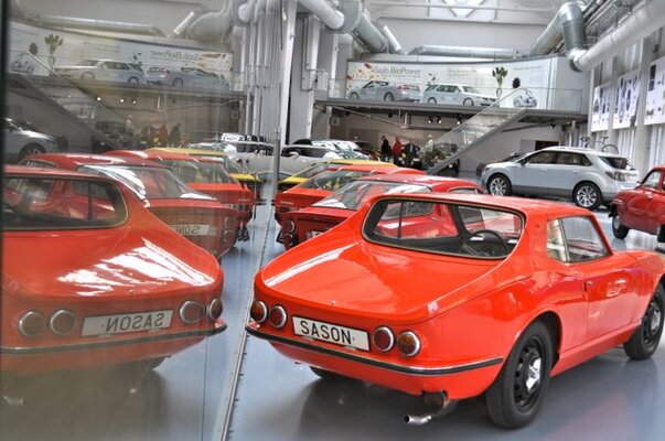 Catherina-und-Saab-Sonett-im-Saab-Museum.jpg