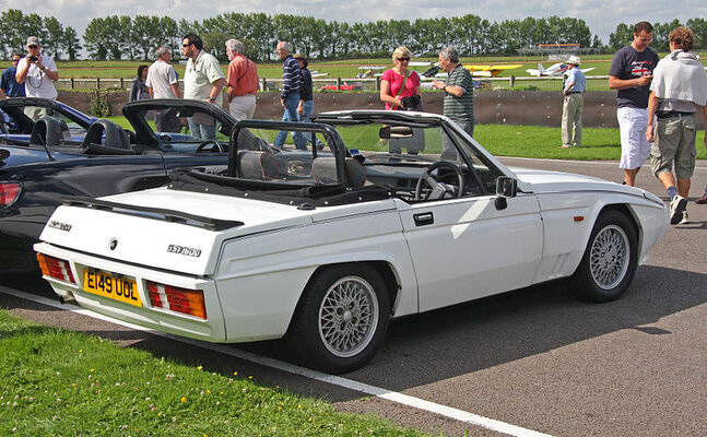 800px-Reliant_Scimitar_SS1_-_Flickr_-_exfordy.jpg