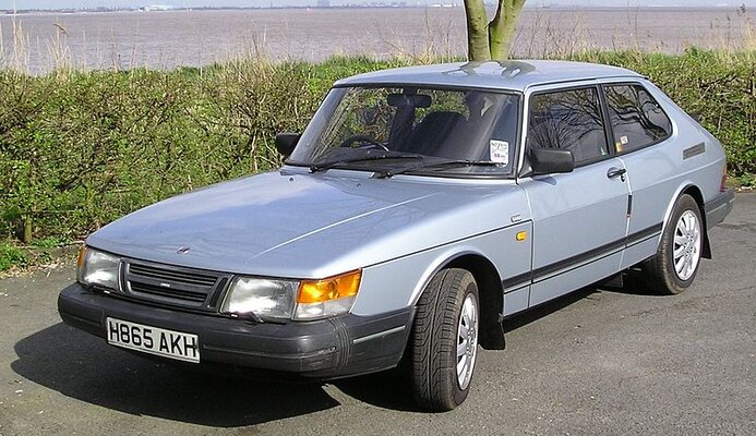 800px-Saab_900_GLE_(2)_(crop).jpg