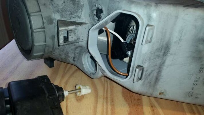 Leuchtweitenregulierung_Motor_Ausbau.jpg Leuchtweitenregulierung_Motor_Ausbau.jpg