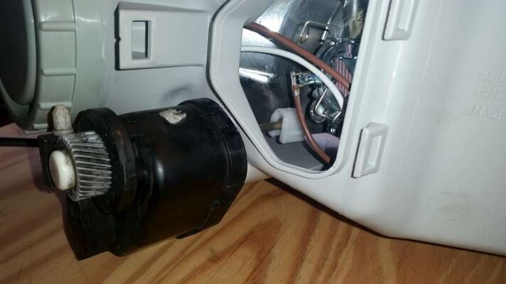 Leuchtweitenregulierung_Motor_Einbau.jpg Leuchtweitenregulierung_Motor_Einbau.jpg