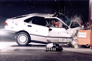 saab-900_1997_crash.jpg