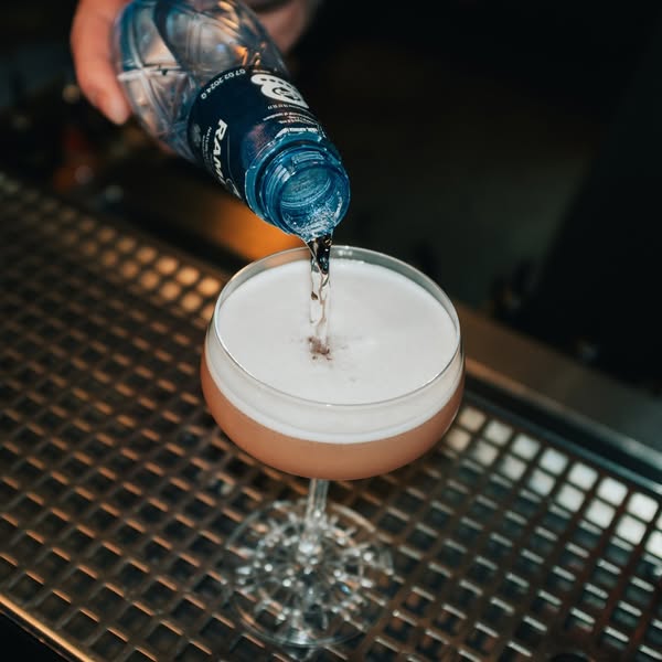 Kødbyens Øl & Cocktailbar | Nightcrawl.dk | Ikke meget der slår en lækker cocktail, der bare sidder lige...