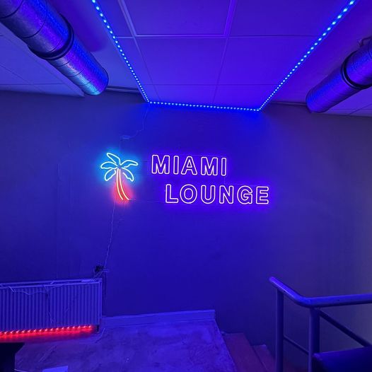 Miami Lounge | Nightcrawl.dk | Vi har nu opgraderet vores væg, til noget lidt bedre🤩🌴 Hva...